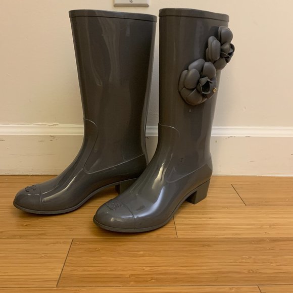CHANEL Shoes - CHANEL Interlocking CC Logo Rubber Rain Boots